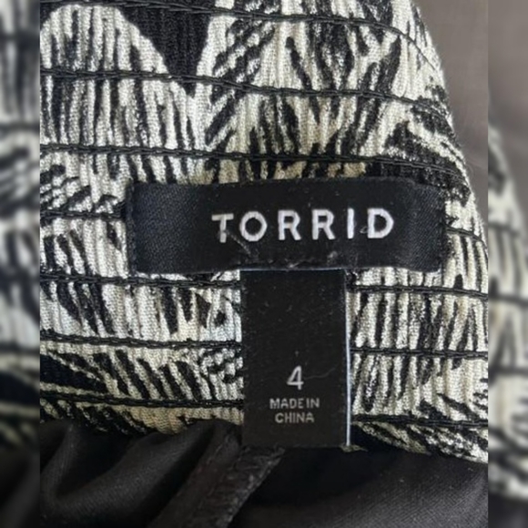 Torrid Gauze Double Front Slit Black and White Maxi Skirt Plus Size 4x - Picture 3 of 4